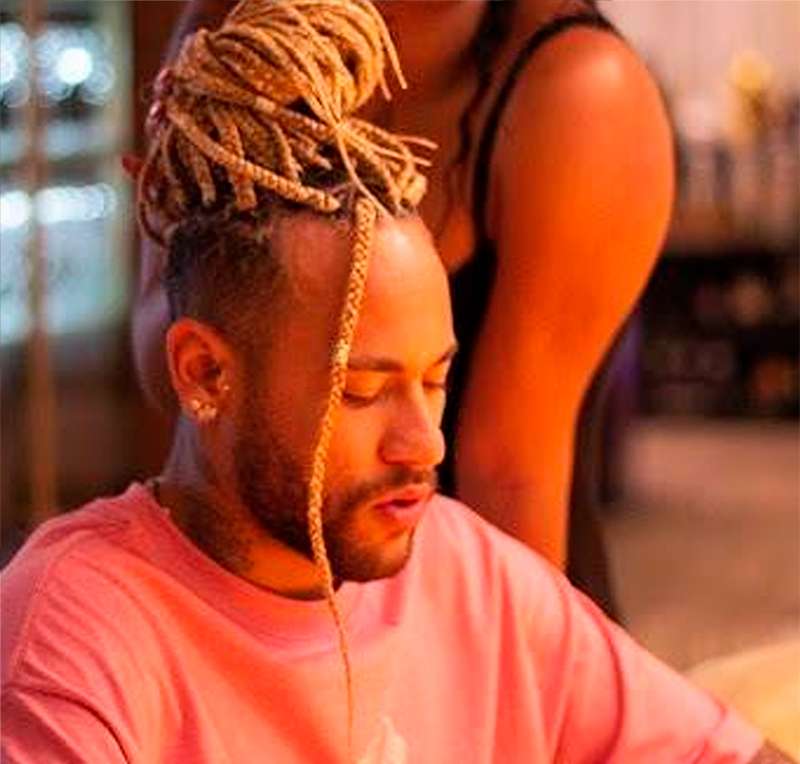 Neymar adere as tranças e exibe novo visual Noticia Preta NP