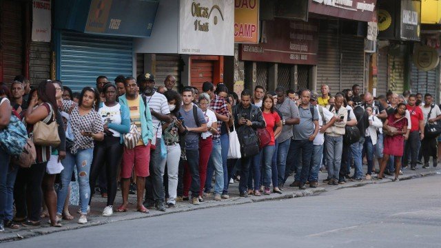 Rio-de-janeiro-passageiros-na-baixada-fluminense-pandemia-corona-virus.jpg