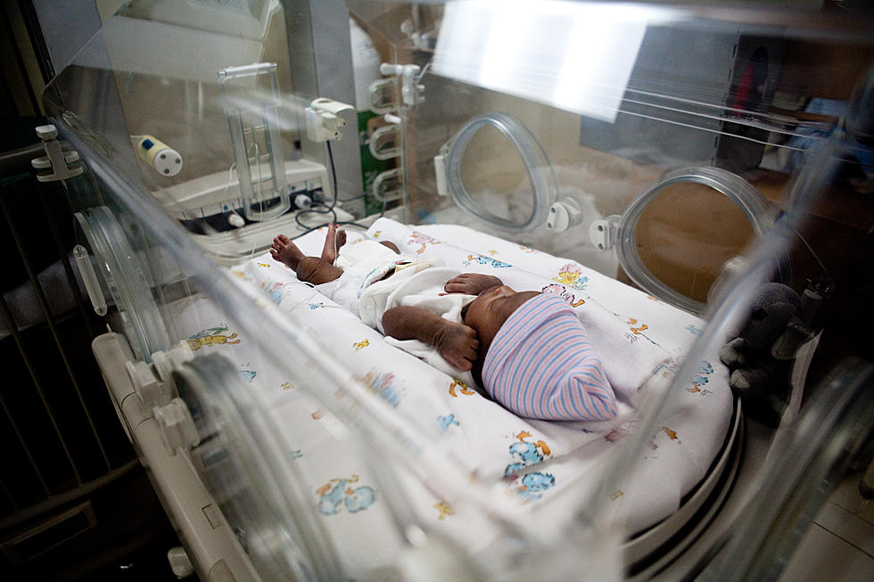 Bebes-negros-tem-mais-chances-de-morrer-quando-sao-cuidados-por-medicos-brancos-revela-estudo.jpg