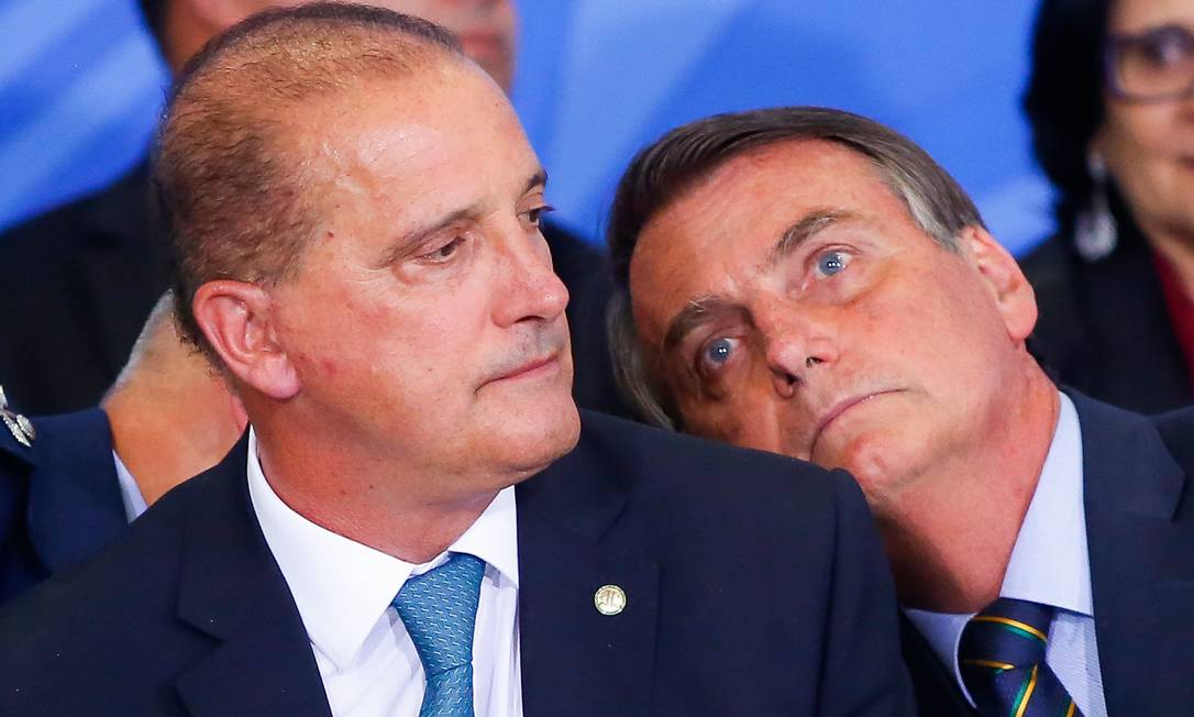 86532635_Brazilian-President-Jair-Bolsonaro-R-and-Cabinet-Chief-Minister-Onyx-Lorenzoni-attend-t.jpg