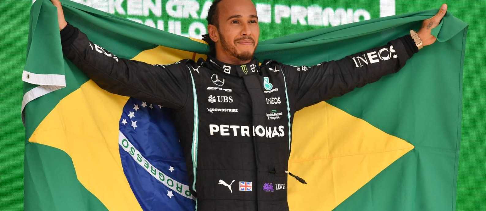 xLewis-Hamilton-comemora-vitoria-com-bandeira-do-Brasil-em-Interlagos.jpg.pagespeed.ic_.OQEJzC73c6.jpg
