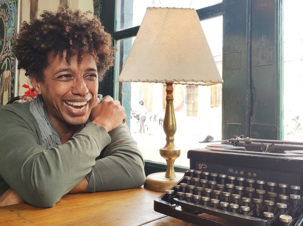 Ator Milton Filho celebra boa fase na TV e no teatro Noticia Preta NP