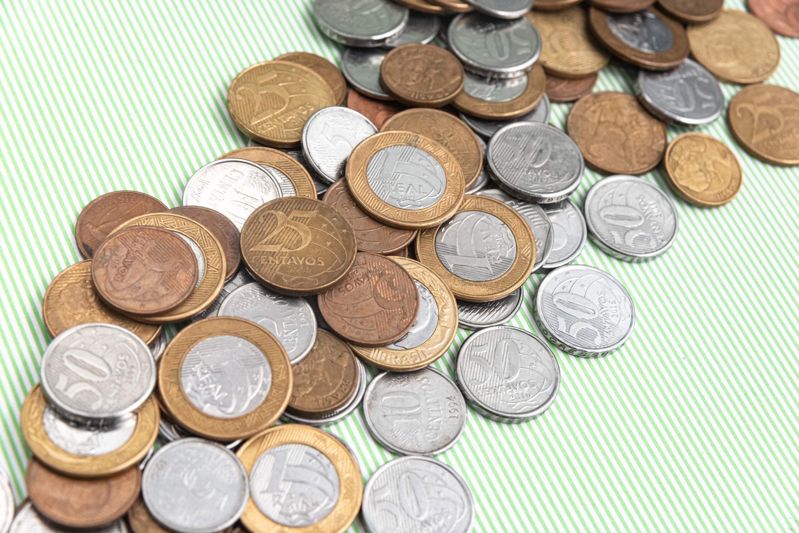 money-brazilian-coins-several-scaled-1.jpg