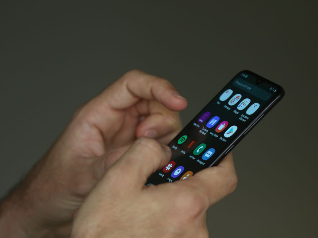 uso_de_smartphone_e_celular050720211243.jpg