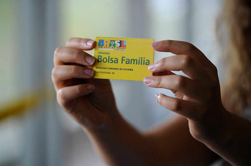 BOLSA-FAMILIA-CARTAO.jpg