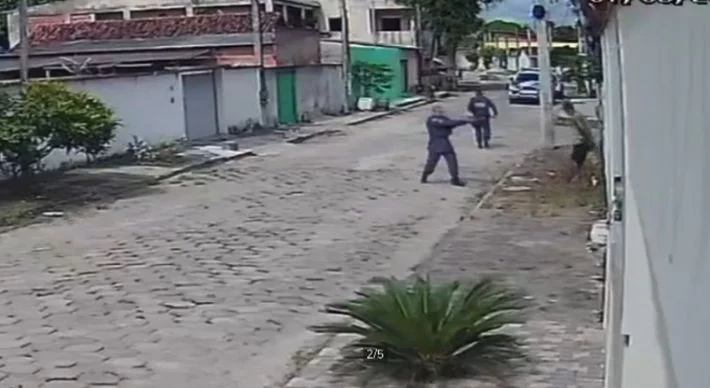 policial-militar-atira-contra-carlos-eduardo-a-queima-roupa-1047496.webp