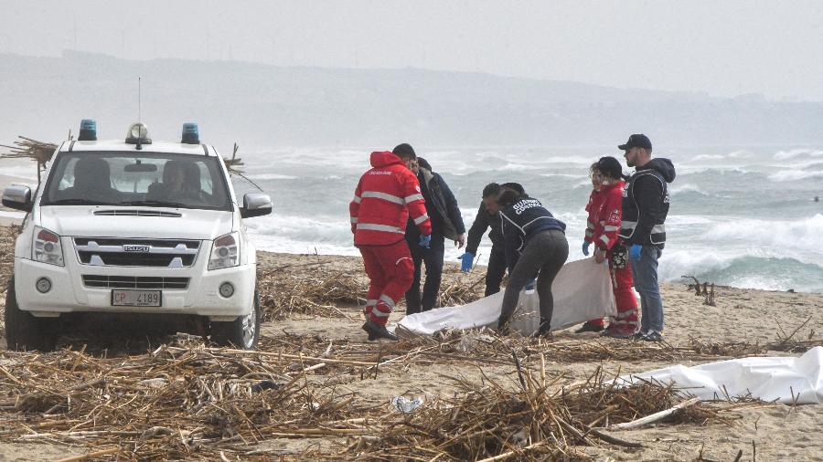 mais-de-40-corpos-foram-encontrados-na-costa-leste-da-italia-neste-domingo-26022023-1677412776016_v2_900x506.jpg