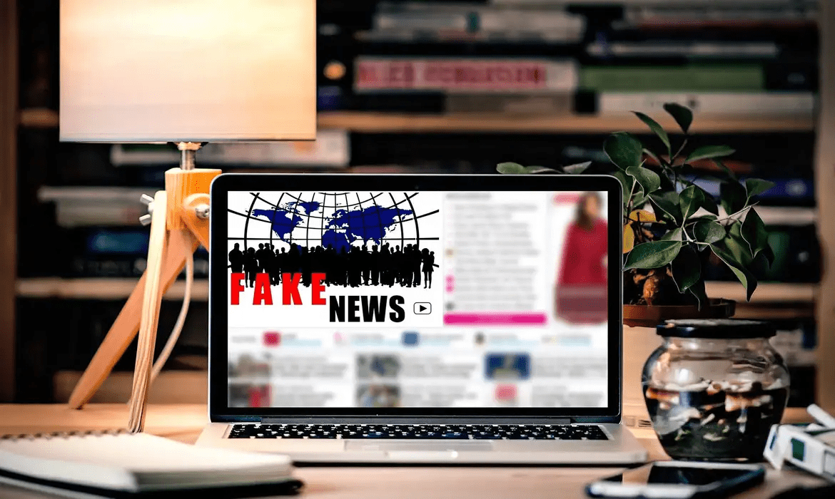 noticia-preta-fake-news-pixabay.png