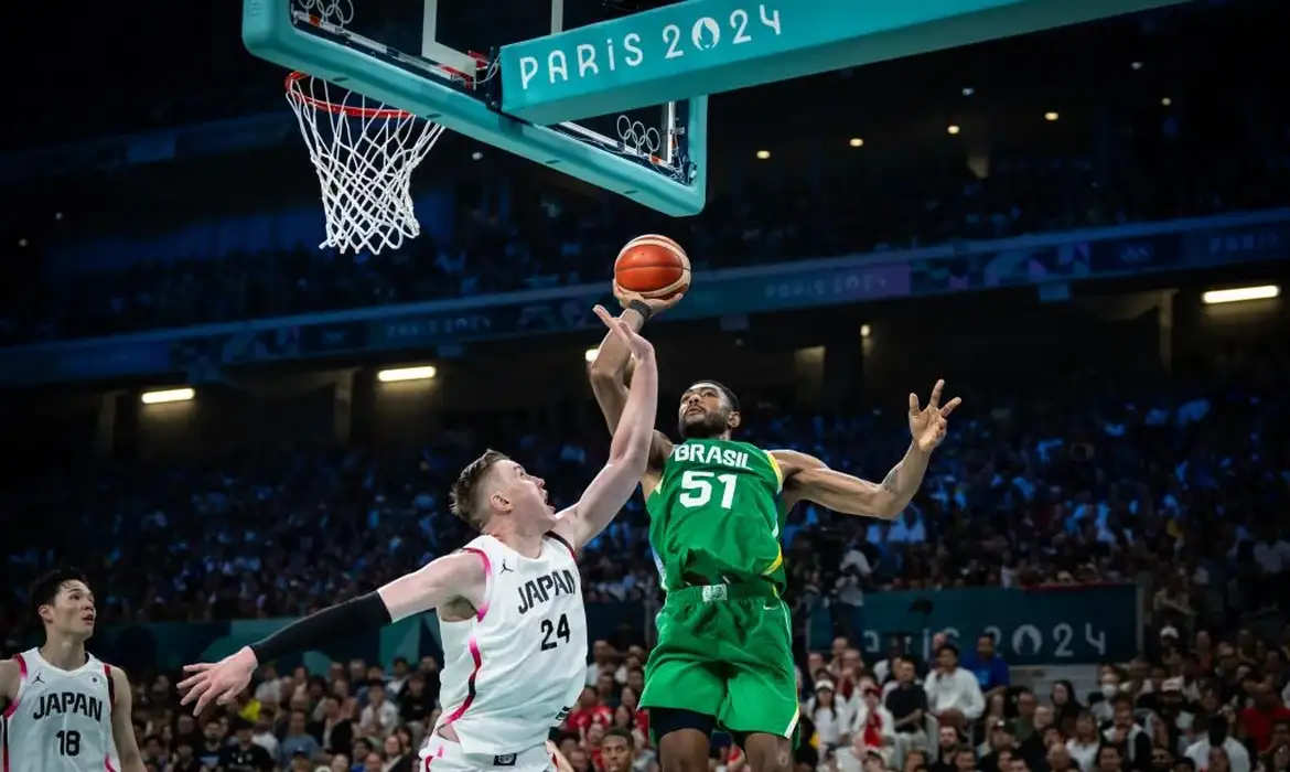 brasil_vence_japao_basquete_paris_2024.webp