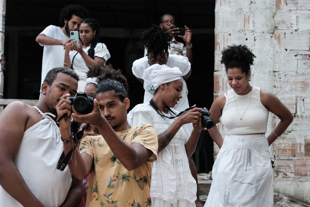 Imagem-de-oficina-de-audiovisual-realizada-pelo-Festival-Cine-Terreiro-em-Salvador_Foto-Ismael-Silva-1.jpg