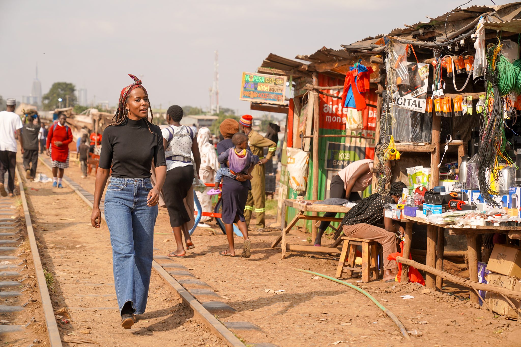 Maju-Coutinho-visita-a-favela-de-Kibera-no-Quenia-a-maior-do-pais-e-de-toda-a-Africa-Foto-Eulym-Ferreira-scaled.jpg