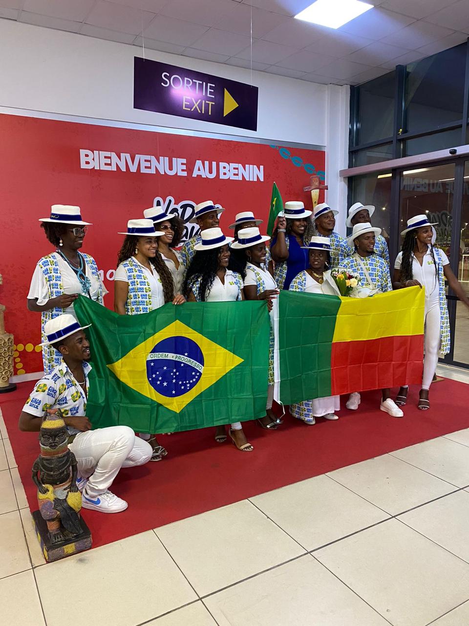 elenco-no-aeroporto-benin.jpeg