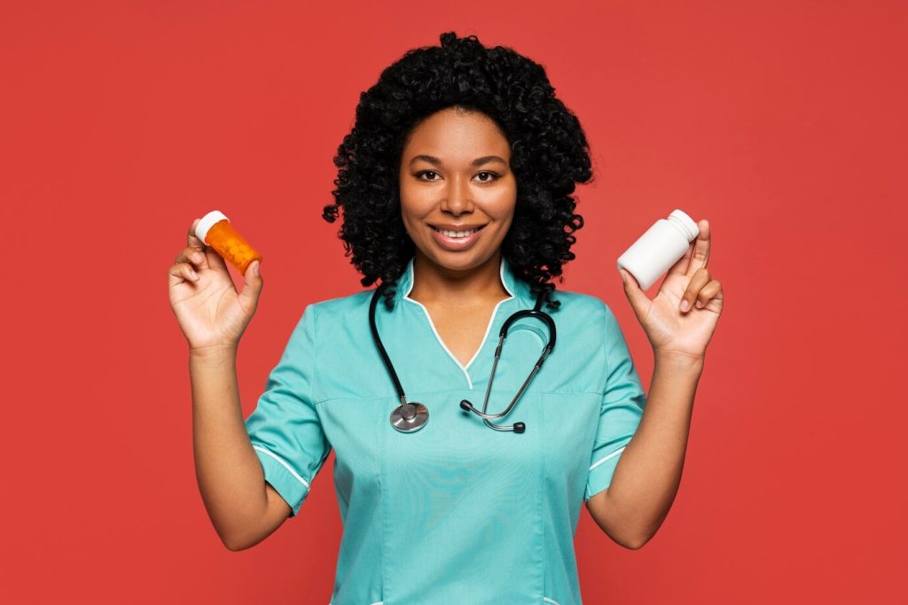O programa amplia o acesso da população a medicamentos essenciais e fortalece a cobertura do serviço.