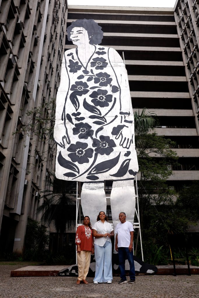 Escultura de 11 metros de Marielle Franco é inaugurada na UERJ no mês em que completaria 46 anos