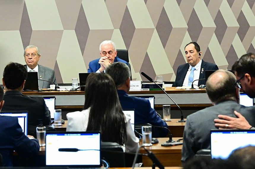 CCJ rejeita PEC da Blindagem Fonte: Agência Senado