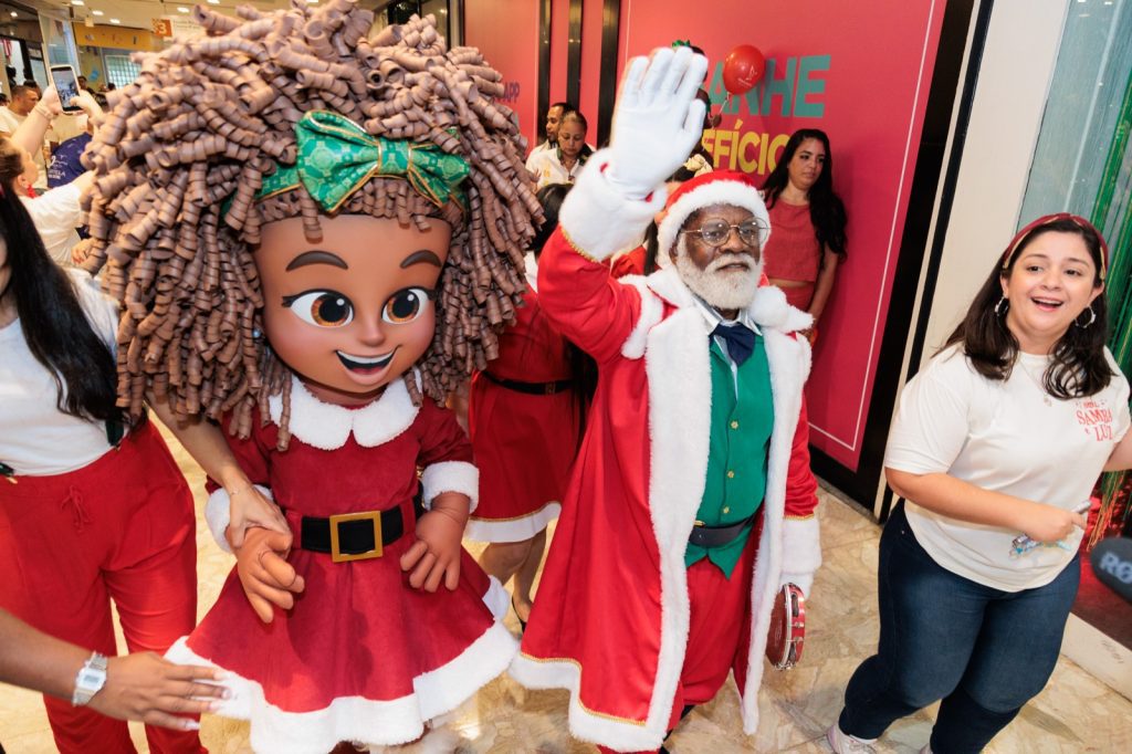 Papais Noéis negros ganham espaço no mercado de Natal