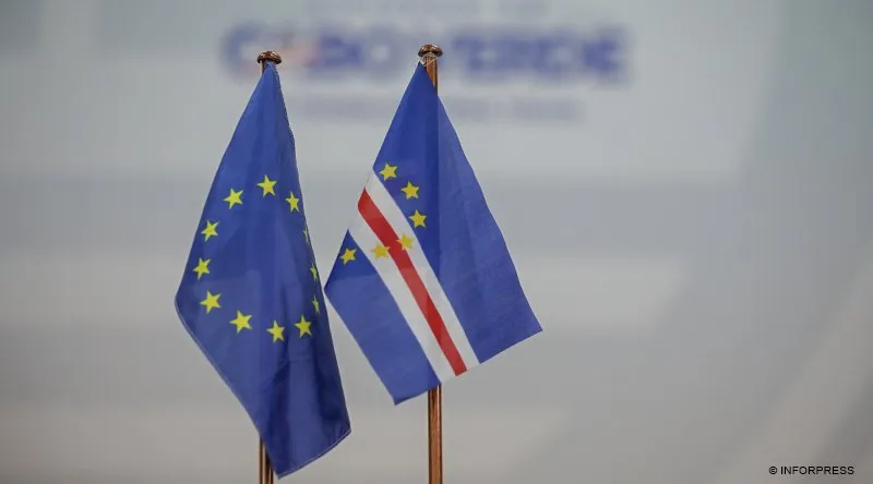 Bandeira-Uniao-Europeia-e-Cabo-verde.webp