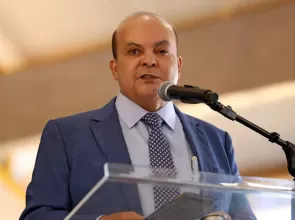 Oposição no DF pede impeachment de Ibaneis após citação por Vorcaro