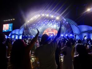 “Estamos evangelizando”, diz líder evangélico ao agradecer palco gospel concedido pela prefeitura durante Réveillon em Copacabana