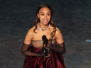 Zoe Saldaña se torna a atriz com maior bilheteria acumulada da história do cinema