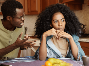 Conviver com pessoas difíceis pode acelerar o envelhecimento, aponta estudo