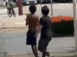 Alunos de direito agridem homem em situação de rua com arma de choque