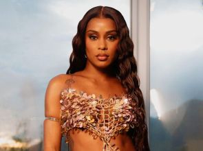 Rebecca fala sobre ser musa e trajetória no Salgueiro: “Não é só desfilar bonita”