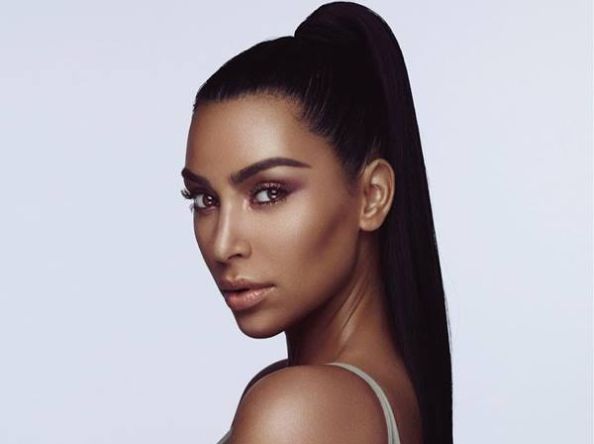 Tomografia de Kim Kardashian reacende debate sobre exames sem evidência e exploração comercial da saúde cerebral