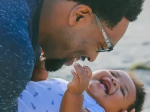 Lula sanciona lei que amplia licença-paternidade