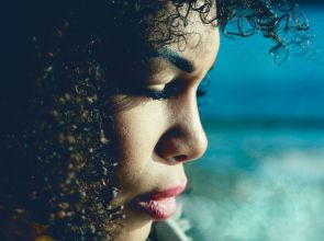 “Racismo cotidiano adoece e pode levar à depressão”, alerta psicólogo