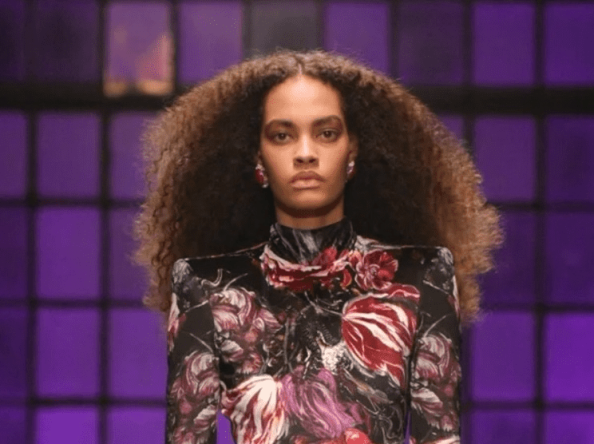 Modelo baiana de 19 anos desfila para Armani e Roberto Cavalli na Semana da Moda de Milão