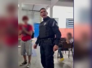 PM agride estudantes dentro de escola no Largo do Machado, no Rio