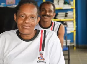 Cidade da Bahia pagará R$ 100 por mês para alunos da EJA frequentarem aulas