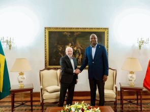 Lula diz que Brasil “se esqueceu dos laços com a África” em visita a Moçambique