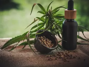 Estudo aponta que canabidiol pode reduzir danos cerebrais associados ao Alzheimer