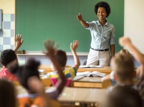 Corte no orçamento e fechamento de classes deixam 40 mil professores sem trabalho em SP