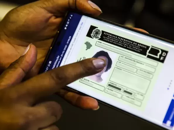 CNH fica mais simples em SP que acaba com baliza e libera automático