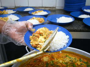Insegurança alimentar cai a menor patamar da história entre mulheres negras