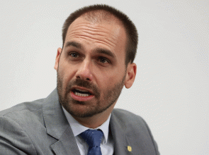Ação no STF coloca Eduardo Bolsonaro sob risco de inelegibilidade por 8 anos