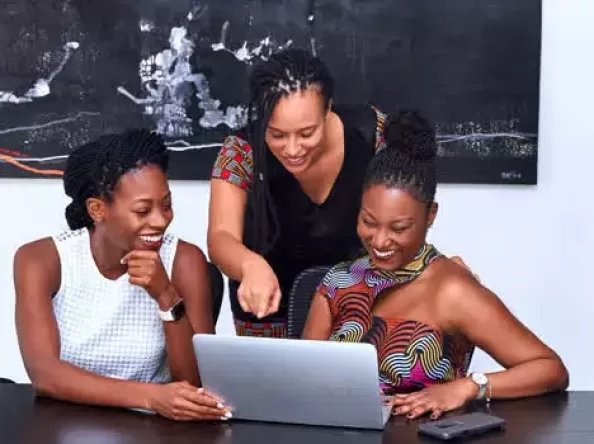 Quase metade das mulheres empreendedoras têm renda quase totalmente comprometida