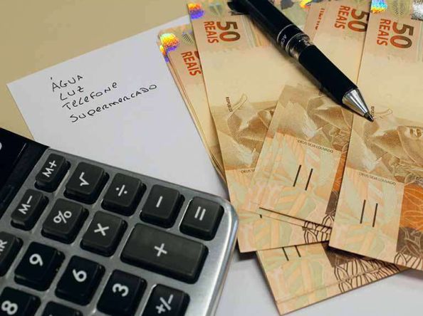 Dia 26 de dezembro expõe retomada imediata do trabalho e pressão no orçamento das famílias