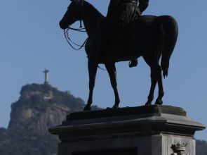 Homens brancos ocupam 93% das estátuas do Rio; mulheres são 6,9% e negros, 8,5%