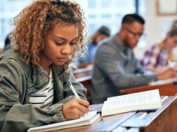 Vestibular 2027: Uerj inicia cadastro de cursinhos populares para facilitar pedido de isenção