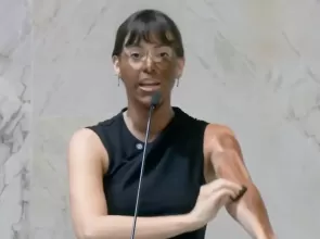 Após blackface na tribuna parlamentares acionam Conselho de Ética contra Fabiana Bolsonaro em SP