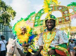 Carnaval na Nigéria preserva há 200 anos tradição afro-brasileira