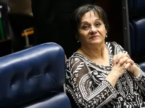 Justiça aceita denúncia e quatro viram réus por ataques contra Maria da Penha