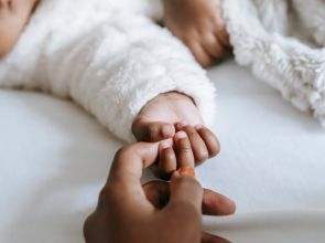 Ravi lidera nomes masculinos e Helena mantém 1º lugar em 2025