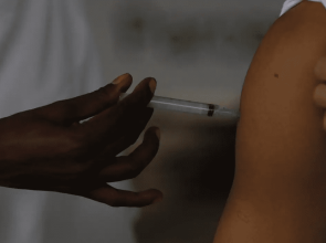 Fiocruz conduzirá estudo com injeção contra HIV em sete cidades