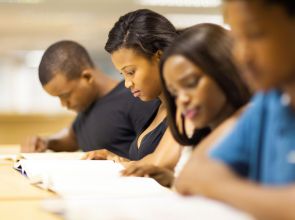 Lei de cotas determina no mínimo 20% das vagas para negros em concursos públicos em Minas Gerais