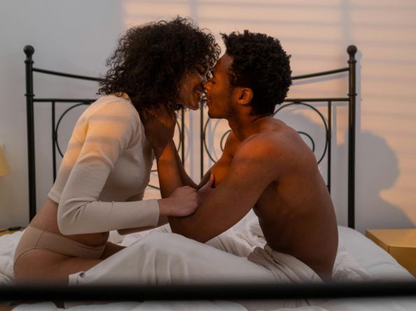 88% das mulheres tem respostas emocionais, como choro ou riso, após o orgasmo, revela pesquisa